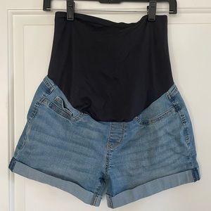 Signature by Levi Strauss & Co. Gold Label Women's Maternity Mid-Rise Shorts